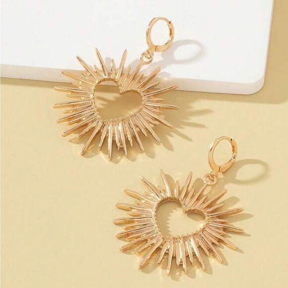 GORGEOUS VIRGIN MARYS HEART Gold Drop Dangle Earrings - Picture 5 of 9